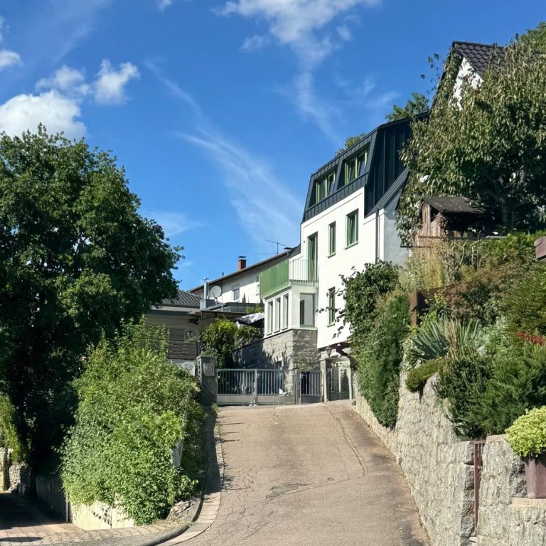 Saniertes EFH Straßenansicht eines Sanierten EFH in Birkenau